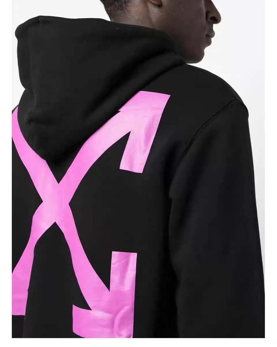 ♻️💯Upper body reference model picture❤️The top tested version Off-White 2023 new autumn and winter Angel Caravaggio spray-painted arrow hooded sweatshirt. The craftsmanship of this model can be said to be very difficult. There is a direct comparison between our home and many versions on the market. You can more clearly distinguish between good and bad just by looking at the prints. This printing uses Kornit's digital direct-injection process. The entire printing effect is like drawing lines with a marker pen. The imitation effect can achieve the same visual effect as the real thing. The main reason is that the color transition of this printing is too small, which makes it impossible to directly copy the pattern when scanning. The image must be manually enlarged more than 40 times, and then adjusted bit by bit to add a soft color (white) effect. The fabric is made of 480g large fish scale pure cotton terry dyed in a vat, which is a big launch and has a full drape. Full set of customized accessories, washed, labeled. Guaranteed to be the top product on the market.  Color: Black Size: XS-L P:410